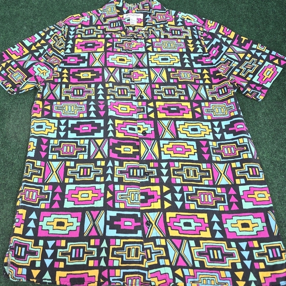 H&M❤️COACHELLA | 2015 Southwestern Geometric Short Sleeve Button Down Shirt - Picture 4 of 12